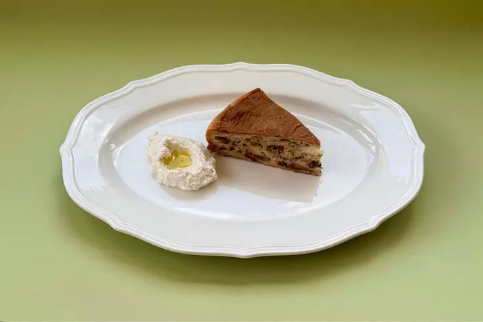 Заливной пирог с лисичками и сливочным кремом с пармезаном